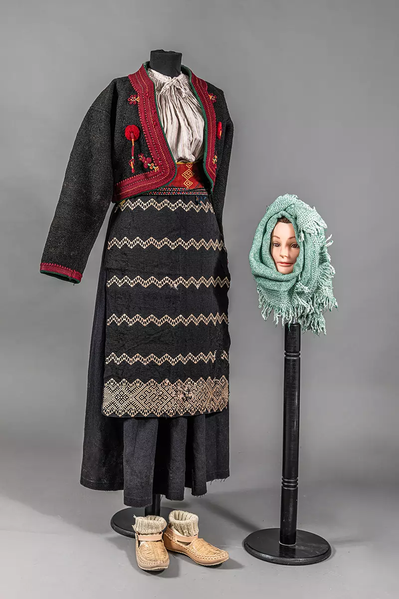 Woman´s national folk costume, Balkans, beginning of XX century